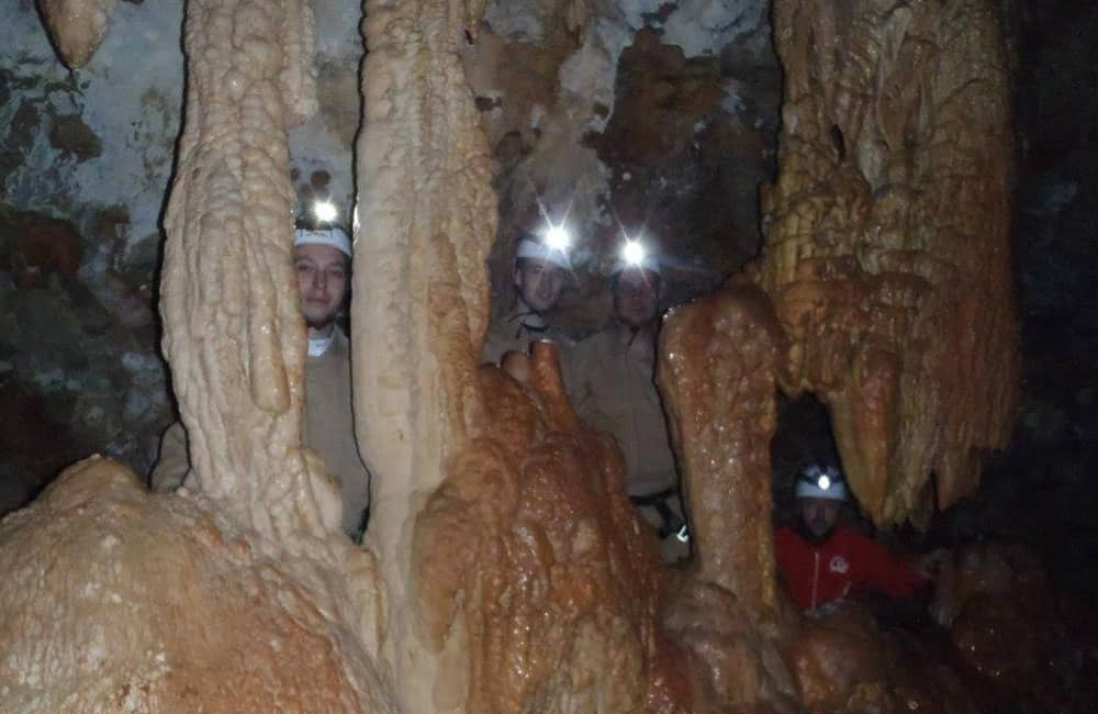 Espeleologia en la Cueva de las Majadas